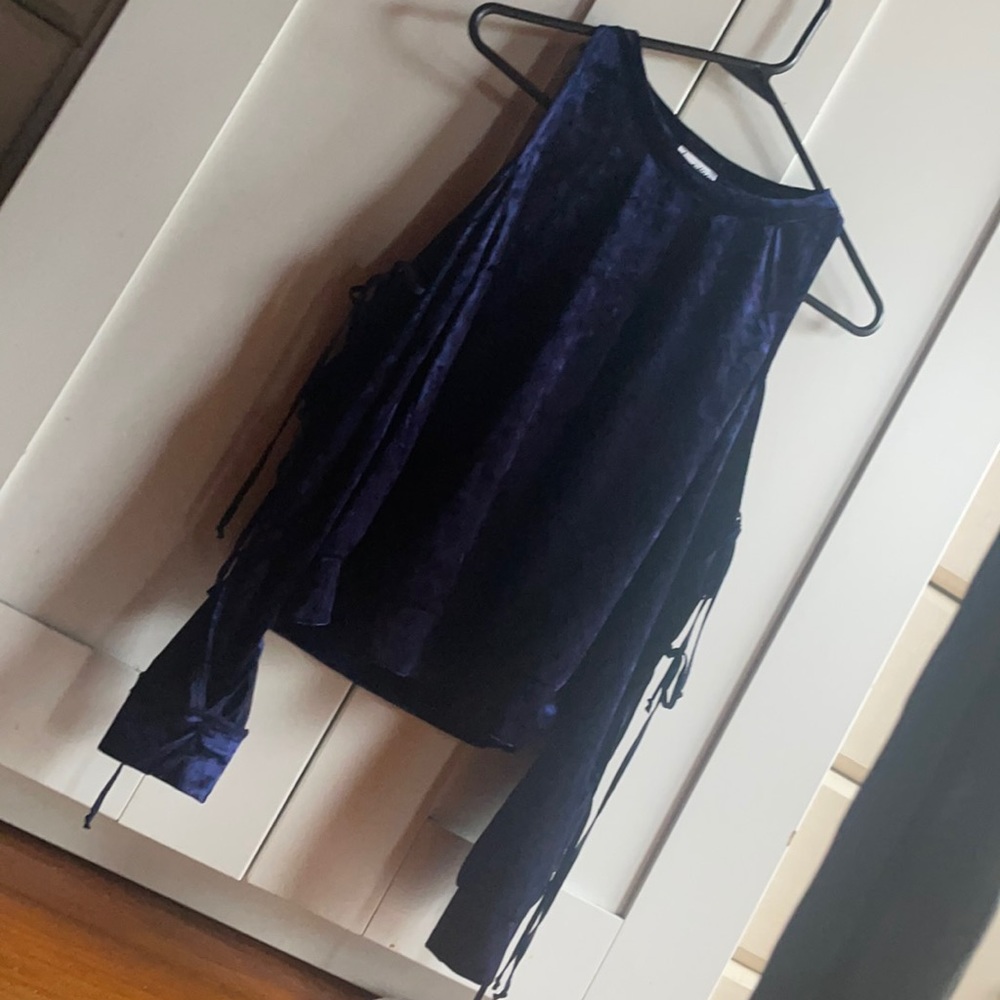 Velour navy blue top, long sleeve with ties